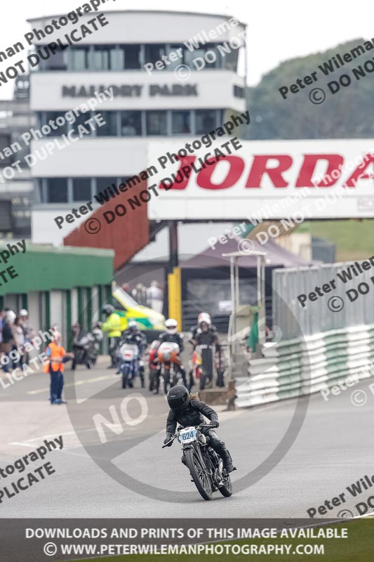 Vintage motorcycle club;eventdigitalimages;mallory park;mallory park trackday photographs;no limits trackdays;peter wileman photography;trackday digital images;trackday photos;vmcc festival 1000 bikes photographs